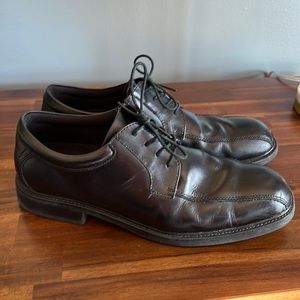 Mens lace-up oxfords